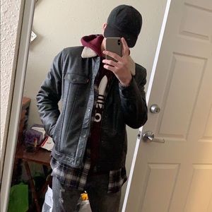 Meet your Posher, Max